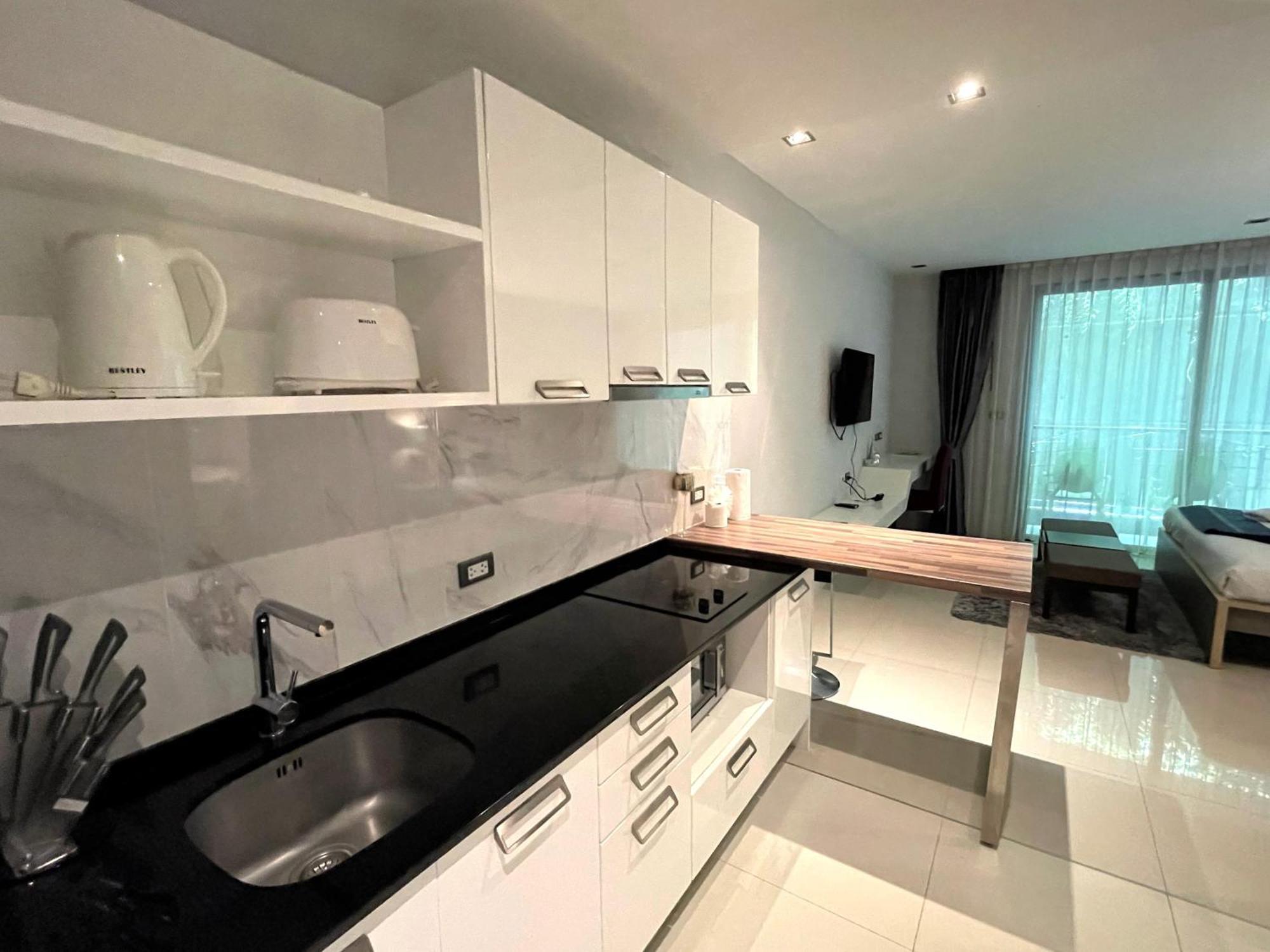 Private Apartment At Emerald Terrace Patong Exterior foto